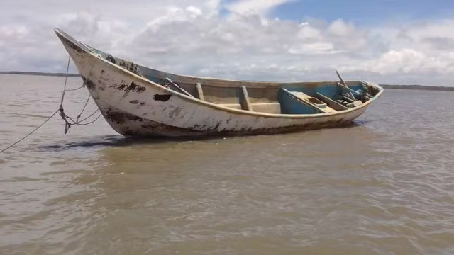 PF e Marinha iniciam resgate de embarcação achada com corpos em decomposição no Pará