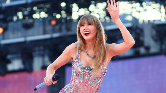 Taylor Swift bate recorde no Spotify com 300 milhões de reproduções em um dia