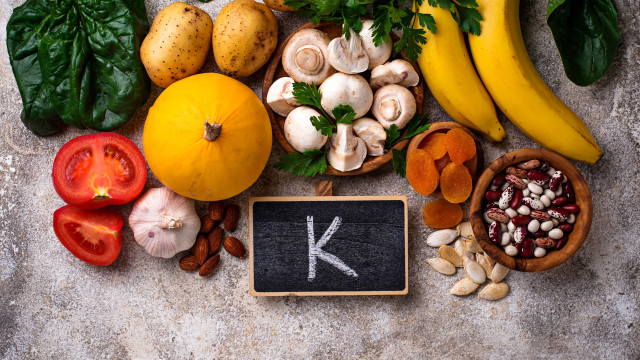 Vitamina K: O poder por trás da saúde óssea e cardiovascular; entenda