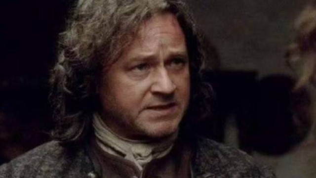 Morre Brian McCardie, ator da série Outlander, aos 59 anos