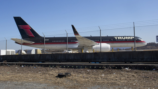 Avião de Trump se choca em outro após aterrissagem na Florida