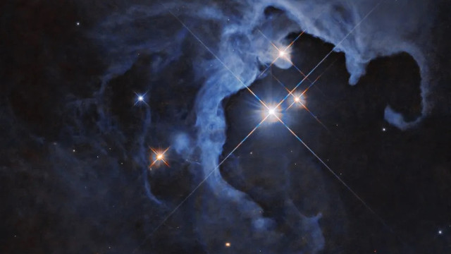Fotografia do Hubble revela sistema com três jovens estrelas