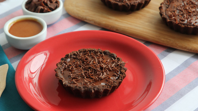 Confira o modo de preparo de Tortinha de Caramelo e Chocolate