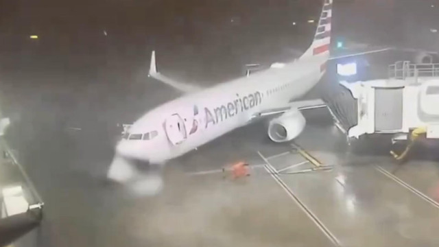 Avião estacionado é arrastado pelo vento em aeroporto no Texas; veja