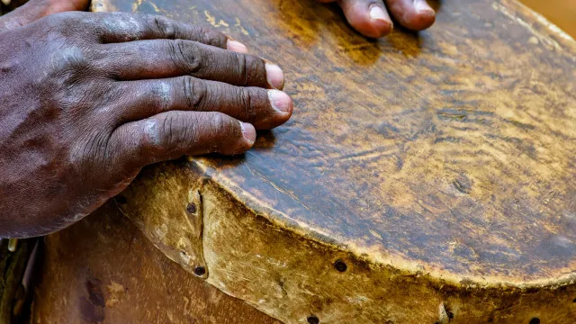 
                    PM apreende tambores em terreiro no AM, e sacerdote denuncia preconceito
                