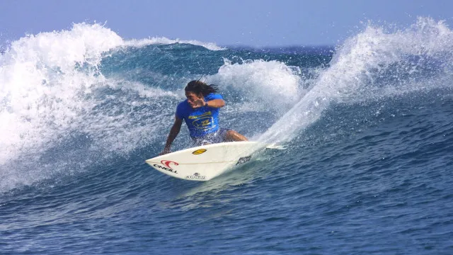 
                    Tubarão paralisa etapa do Mundial de Surfe após vitórias de Medina e cia.
                