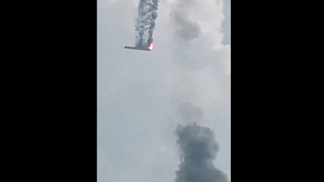Foguete espacial cai e explode acidentalmente na China; veja as imagens