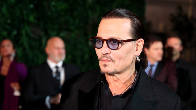 Johnny Depp reflete sobre a sua "por vezes trágica" carreira de ator