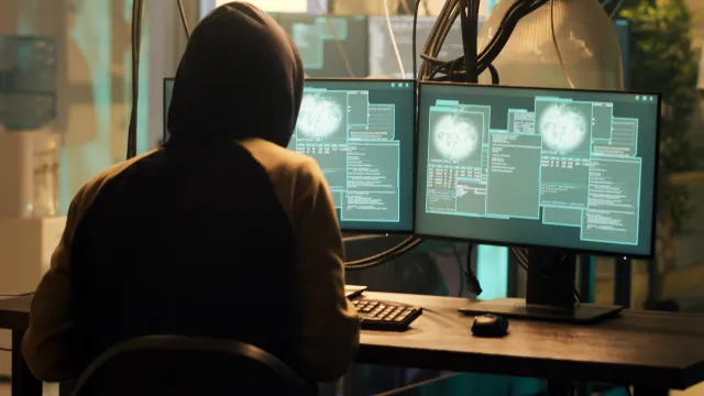 
                    Brasileiros sofreram 258 golpes por hora em 2025; crime quintuplicou desde 2018
                
