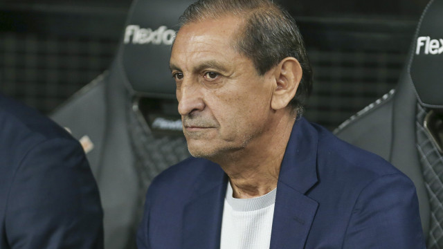Ramón Diaz tem problemas de suspensão no Corinthians, mas espera retorno de Coronado