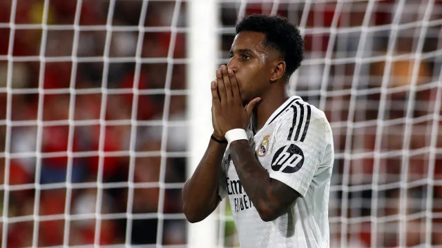 
                    Rodrygo rompe ligamento e está fora da Copa
                