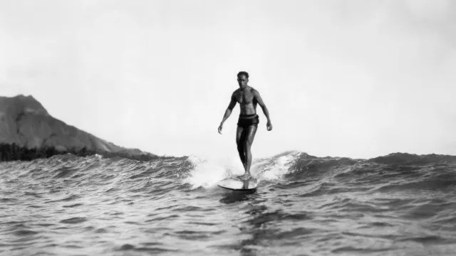 
                    A incrível e surpreendente história do surfe
                