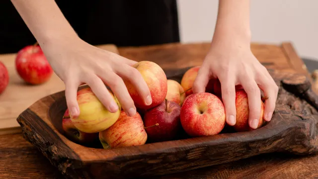 
                    O que acontece com seu corpo ao comer maçã todos os dias
                
