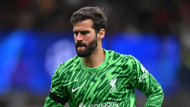 
                    Titular absoluto no gol da seleção, Alisson chega à Copa do Mundo atormentado por lesões
                