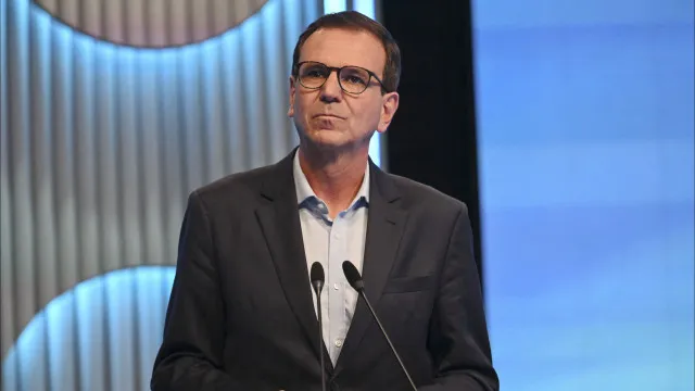 
                    Genial/Quaest: Paes lidera contra Ruas e venceria segundo turno por 49% a 16% no RJ
                