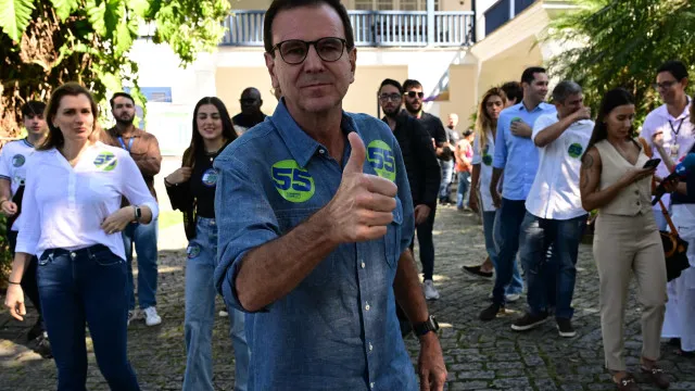 No Rio de Janeiro, Eduardo Paes tem 58,24% dos votos, com 0,03% das seções apuradas