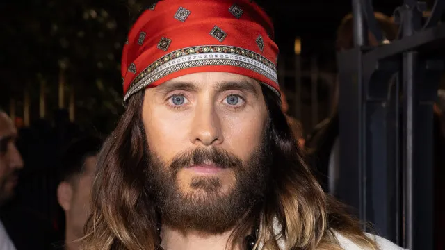 
                    Jared Leto é acusado por mulheres de crimes sexuais na adolescência
                