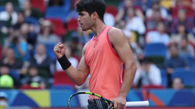 
                    Alcaraz vence na estreia no US Open após mais de 4 meses parado por lesão
                