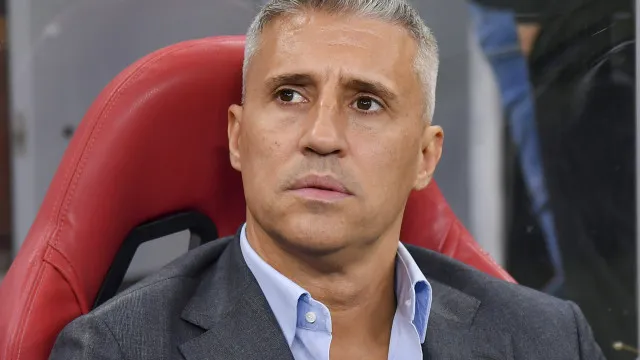 
                    Demitido pelo São Paulo, Hernán Crespo vira prioridade para assumir Racing
                