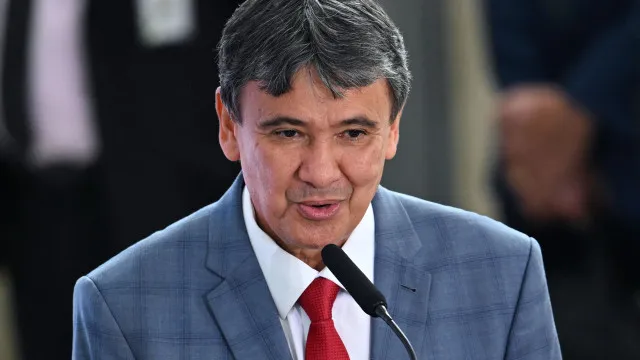 
                    Fim da escala 6x1 terá impacto positivo, avalia ministro Wellington Dias
                