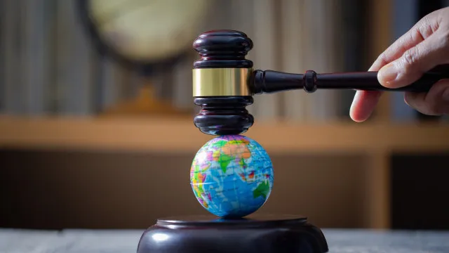 
                    Os álibis mais ousados (e bizarros!) que criminosos já usaram para evitar a prisão
                