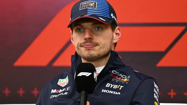 Na despedida de Zandvoort, Max Verstappen bate nas primeiras voltas e abandona prova