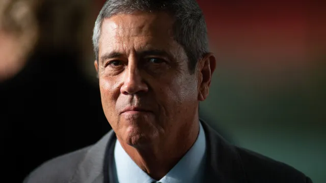 
                    Generais do golpe seguem recebendo R$ 38,5 mil, e crise no STF vira munição para manter patentes
                