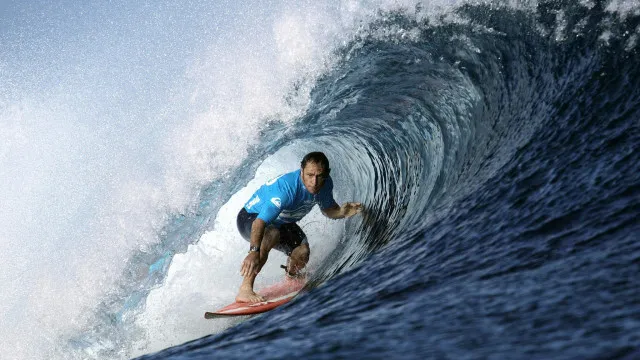 
                    Os maiores surfistas do mundo e os brasileiros surpreendem
                
