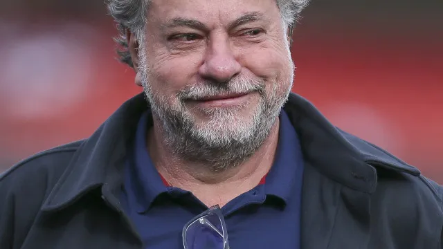 
                    Conselho do São Paulo decide nesta quarta-feira se expulsará Casares do clube
                