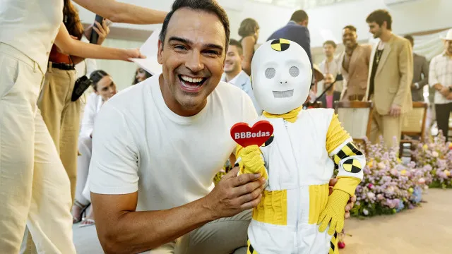 
                    Tadeu Schmidt relata cansaço após fim do BBB 26 e diz que corpo 'cobrou' ritmo
                