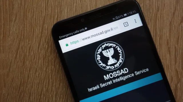 
                    Mossad planejou recrutamento do ex-presidente do Irã, diz jornal
                