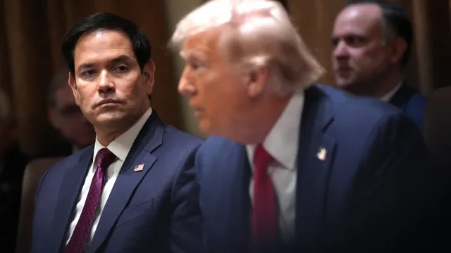 
                    Rubio agradece Flávio Bolsonaro por defender interesses dos EUA no Brasil
                