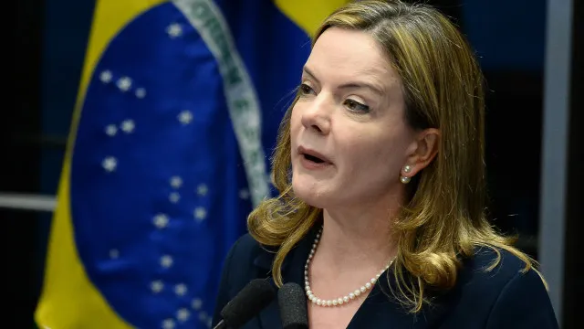 
                    AtlasIntel: Gleisi (PT) disputa Senado do Paraná com Dallagnol (Novo) e Filipe Barros (PL)
                