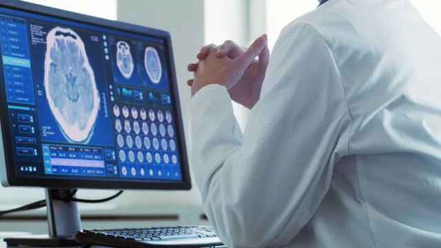 
                    Usar ChatGPT para escrever reduz atividade cerebral? Estudo faz alerta
                