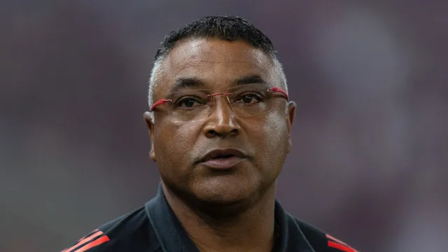 
                    São Paulo tem negativa de Filipe Luis e sonda Roger Machado
                