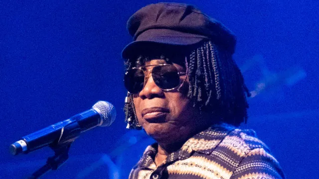 
                    Famosos que foram abandonados pelos próprios pais
                