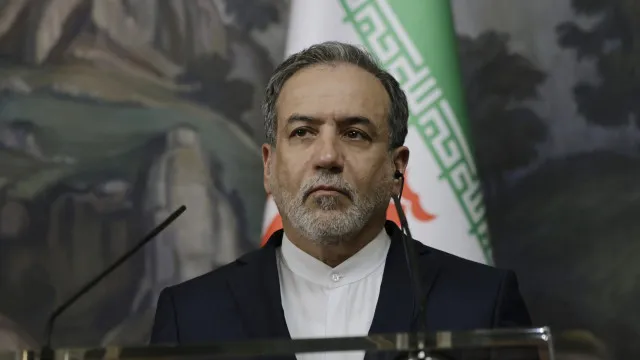 
                    Chanceler do Irã diz que líder supremo está com 'excelente saúde'
                