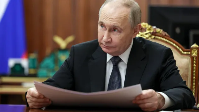 
                    Rússia sugere cooperação com a extrema direita da Alemanha
                