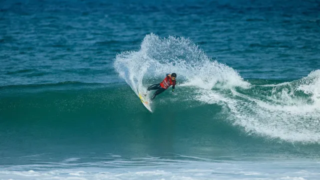 Filipe Toledo surfa ao lado de golfinhos em Gold Coast: 'Coisas que só o surfe proporciona'