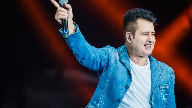 
                    Marrone, da dupla com Bruno, diz que se considera 'meio gay' durante show
                
