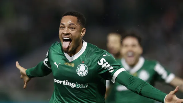 
                    Palmeiras terá 'maratona' fora de casa e trabalha para recuperar Vitor Roque
                