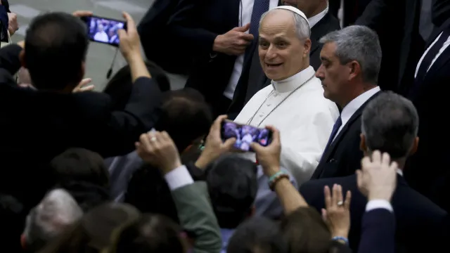 
                    Papa Leão XIV tem noite tranquila após cirurgia para retirada de tumor, diz Vaticano
                