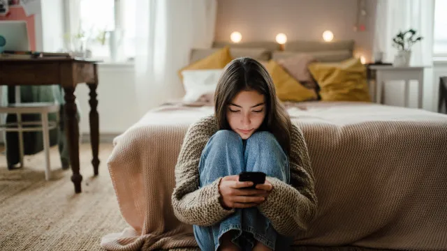 
                    5 sinais de que o uso do celular pode estar passando dos limites
                