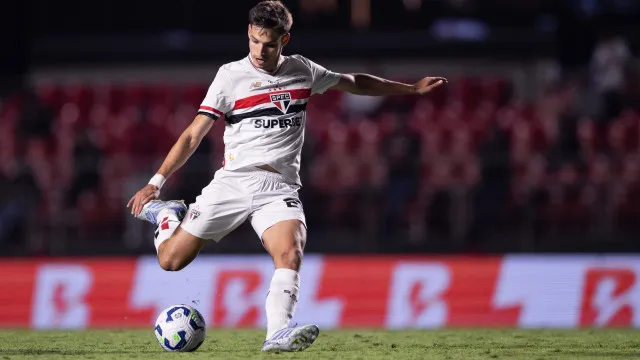 
                    Justiça aceita acordo com jogador do São Paulo após ofensa xenofóbica na Libertadores
                