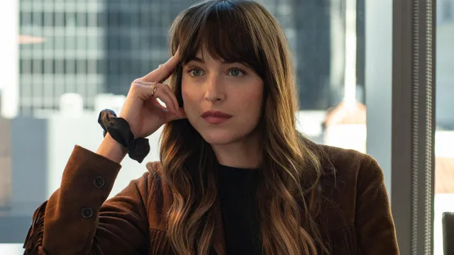 
                    Dakota Johnson fala de frustração por ainda não ter filhos
                