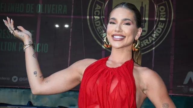 
                    Virginia deixa posto de rainha de bateria da Grande Rio; Vini Jr reage 
                