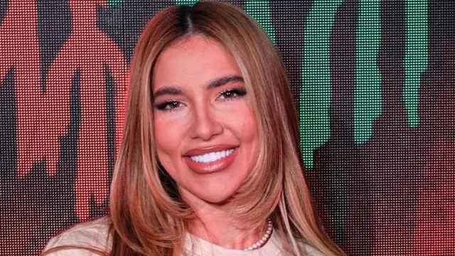 Após anunciar término, Virginia deixa a Espanha e retorna ao Brasil