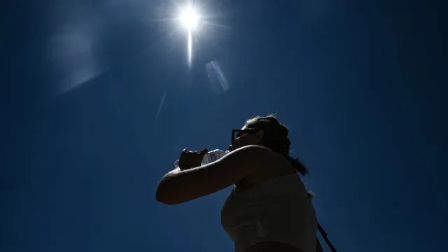 
                    Meteorologista prevê calorão entre Sul e Sudeste por mais alguns dias
                
