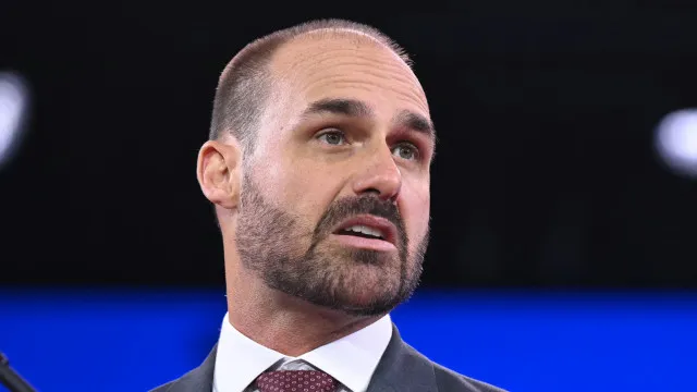 
                    Eduardo Bolsonaro defende ruptura entre PL e Novo após nova fala de Zema sobre Flávio e Vorcaro
                