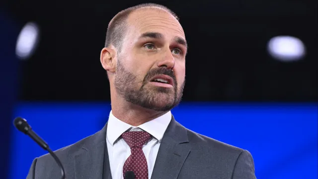 
                    Moraes marca julgamento de ação contra Eduardo Bolsonaro por atuação nos EUA
                